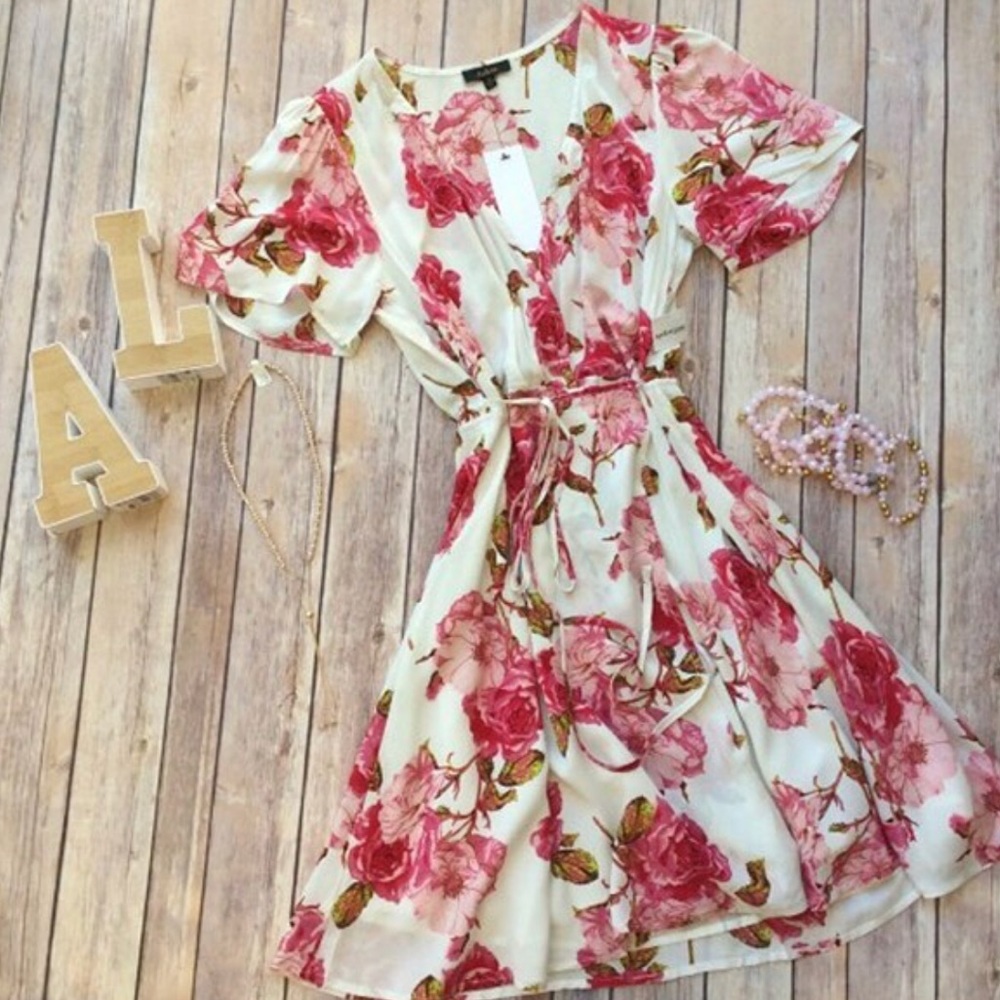 🌺FLORAL WRAP DRESS by Aakaa 🌺